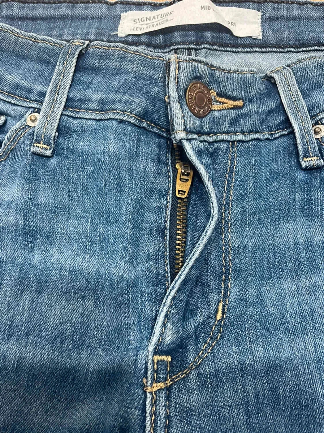 Short Levi's Mid Rise Capri Taille 6 W28 Vintage Bleu Slv 024 – photo 6